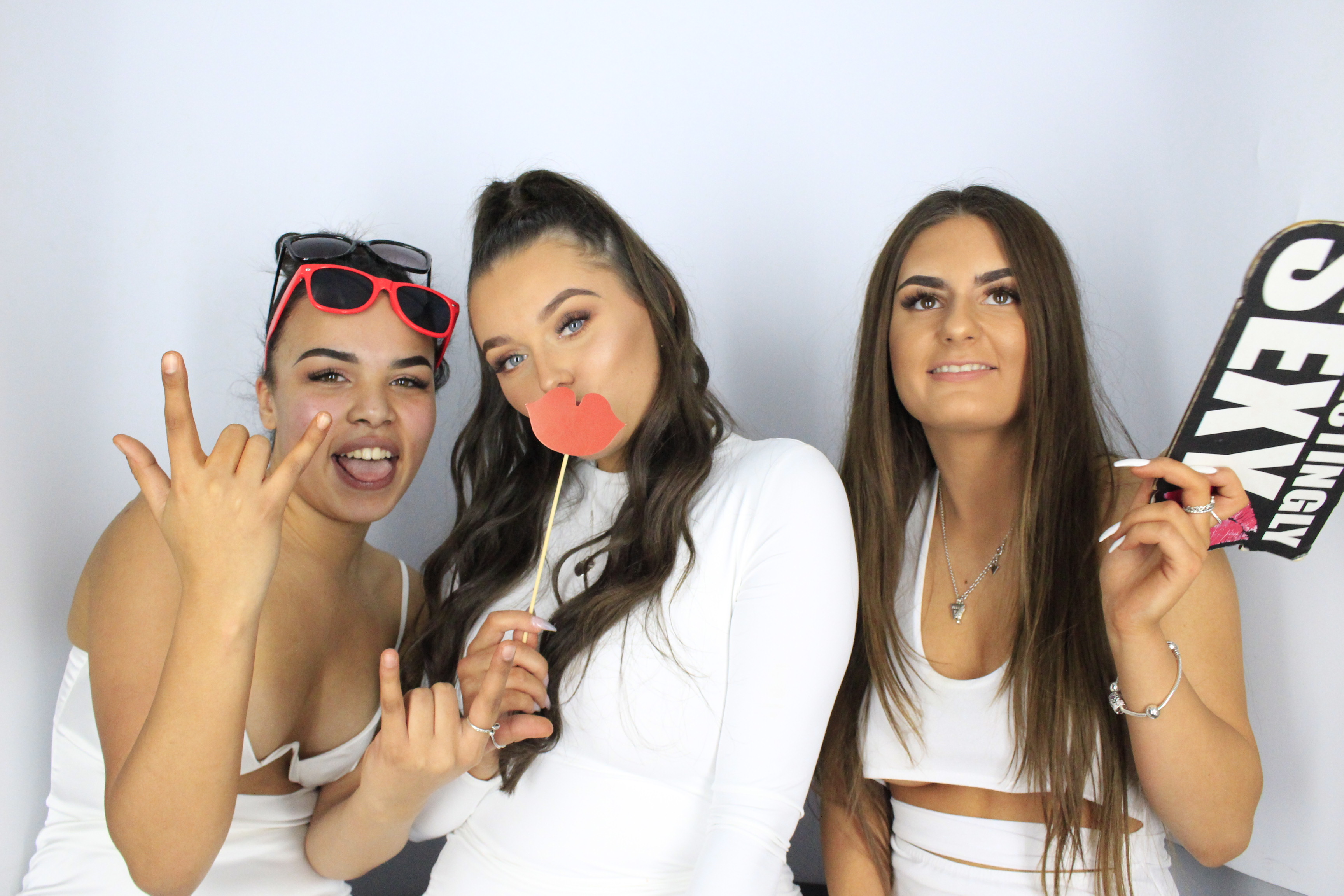 Issy & Alice's 18th Birthday Party | View more photos from the event at gallery.myphotoboothexperience.co.uk/u/MyPhotoBoothExperienceLtd/Issy-Alices-18th-Birthday-Party